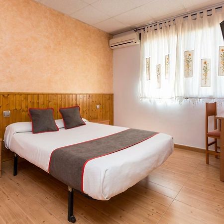 Oyo Hotel Los Alamos Пласенсия Экстерьер фото