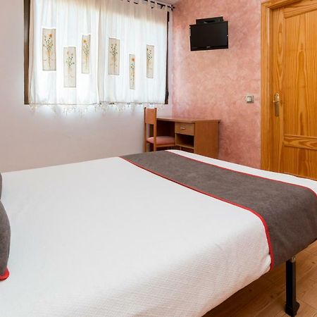 Oyo Hotel Los Alamos Пласенсия Экстерьер фото