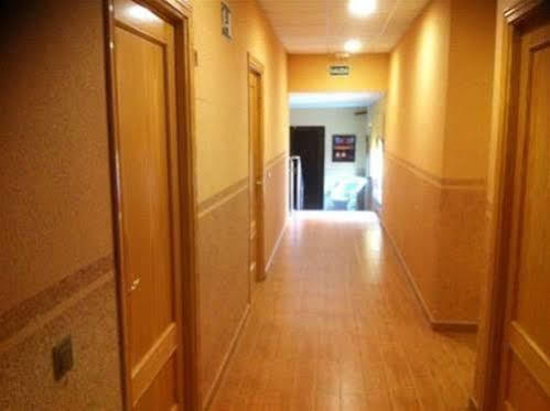 Oyo Hotel Los Alamos Пласенсия Экстерьер фото