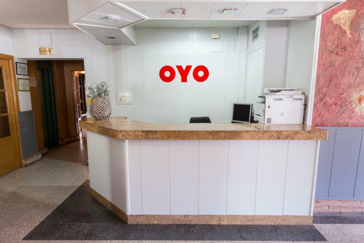 Oyo Hotel Los Alamos Пласенсия Экстерьер фото