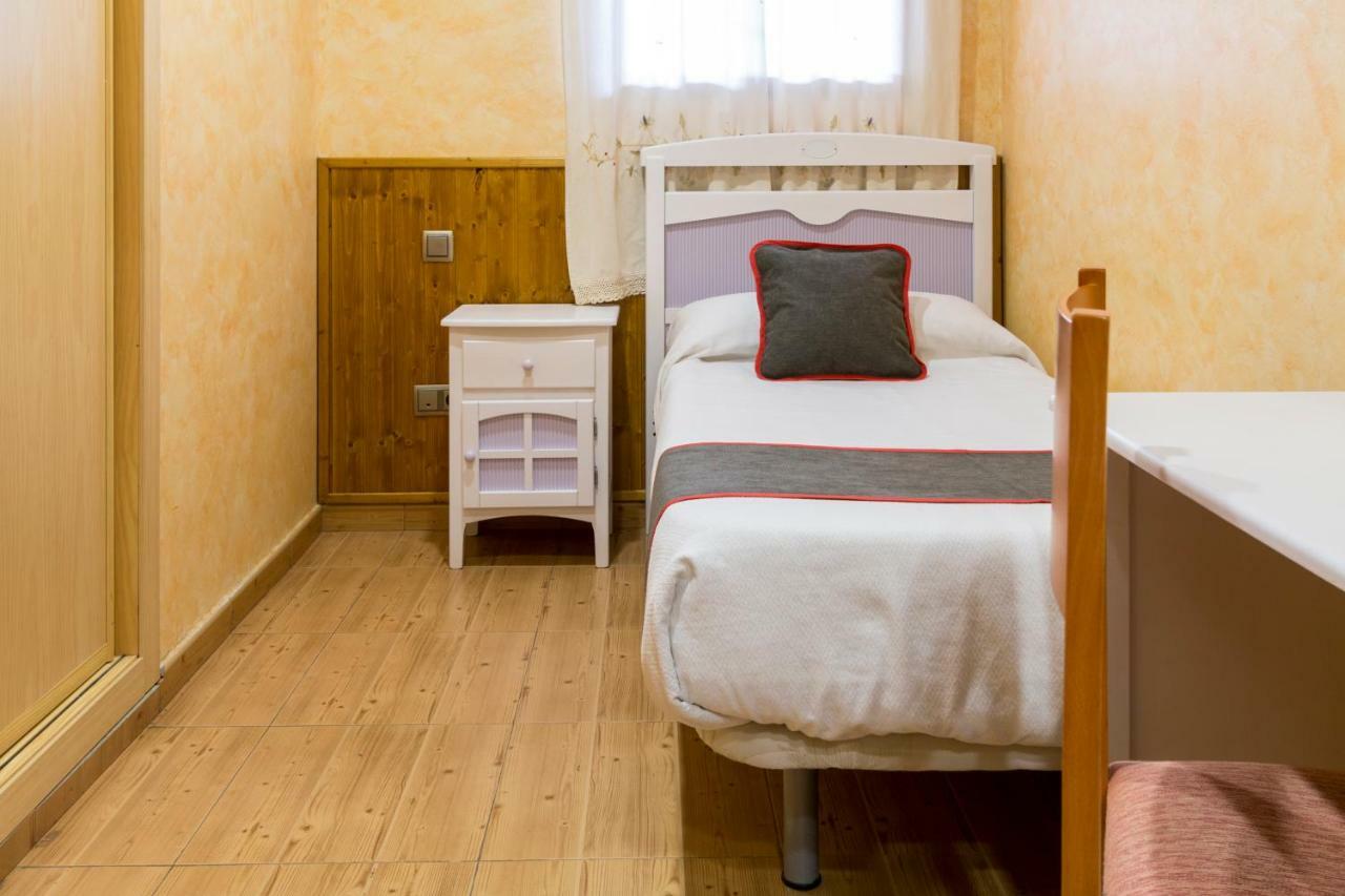 Oyo Hotel Los Alamos Пласенсия Экстерьер фото