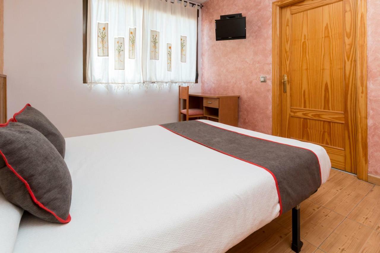 Oyo Hotel Los Alamos Пласенсия Экстерьер фото