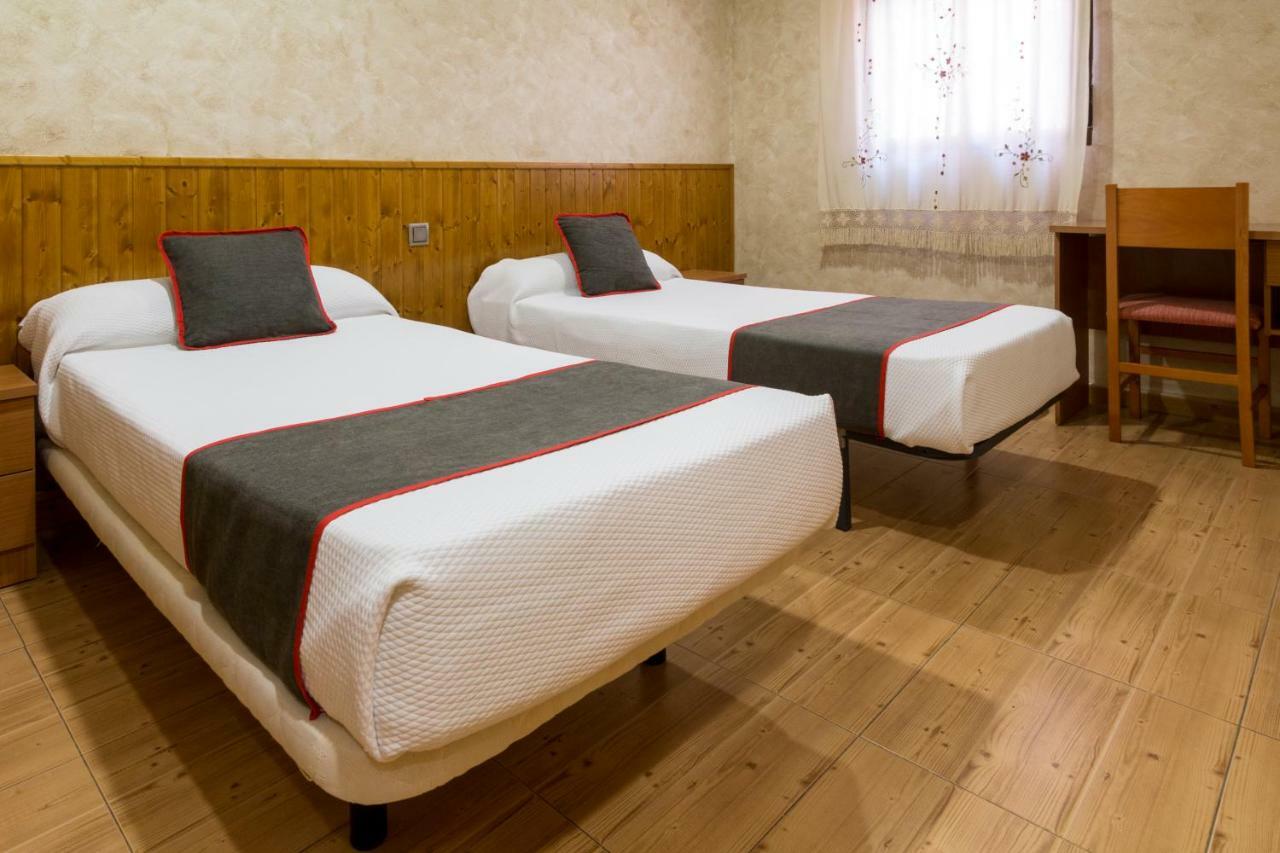 Oyo Hotel Los Alamos Пласенсия Экстерьер фото