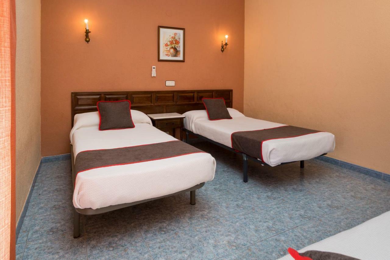 Oyo Hotel Los Alamos Пласенсия Экстерьер фото