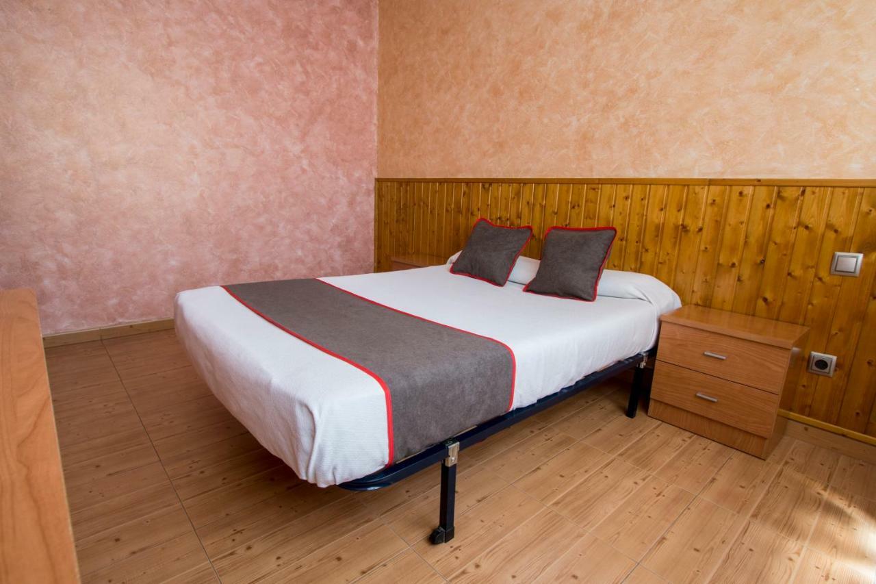 Oyo Hotel Los Alamos Пласенсия Экстерьер фото