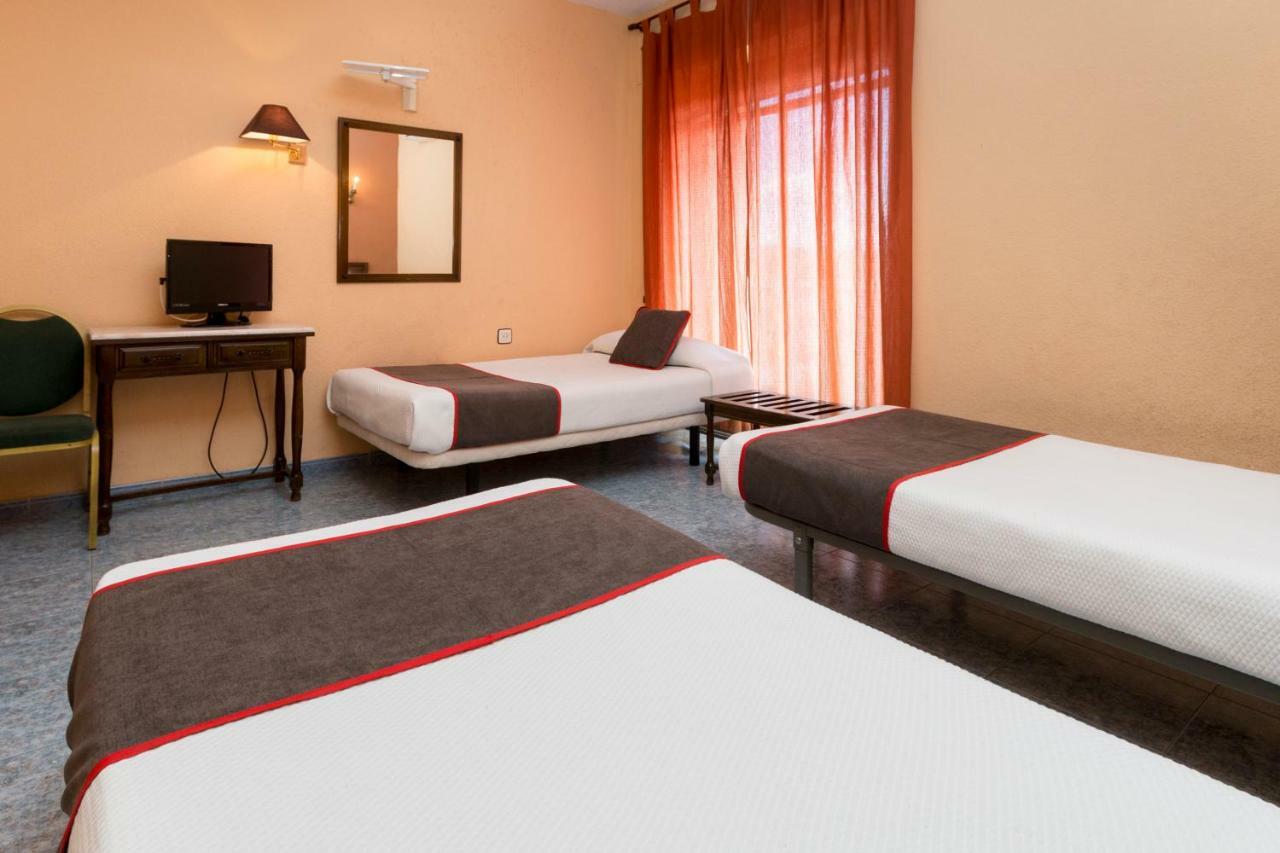 Oyo Hotel Los Alamos Пласенсия Экстерьер фото