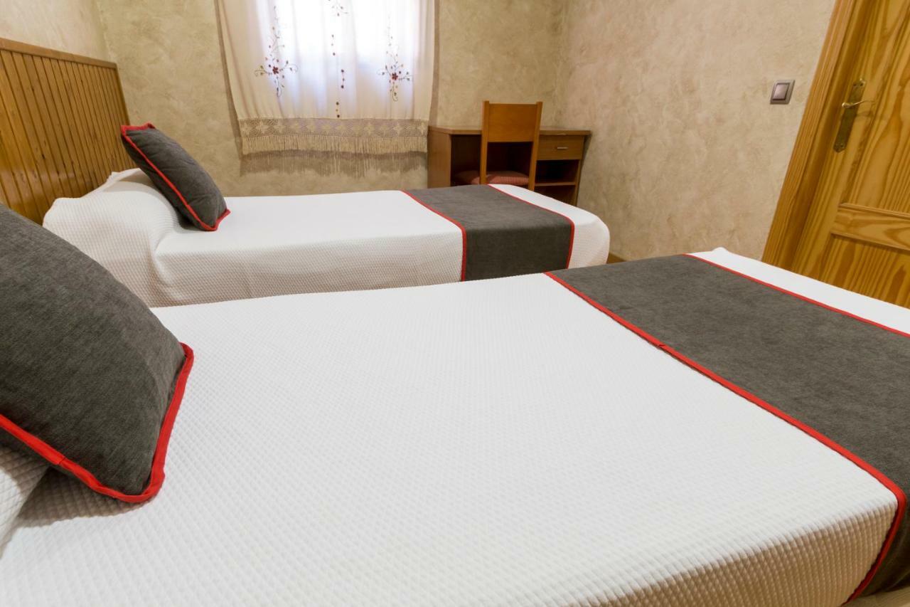 Oyo Hotel Los Alamos Пласенсия Экстерьер фото
